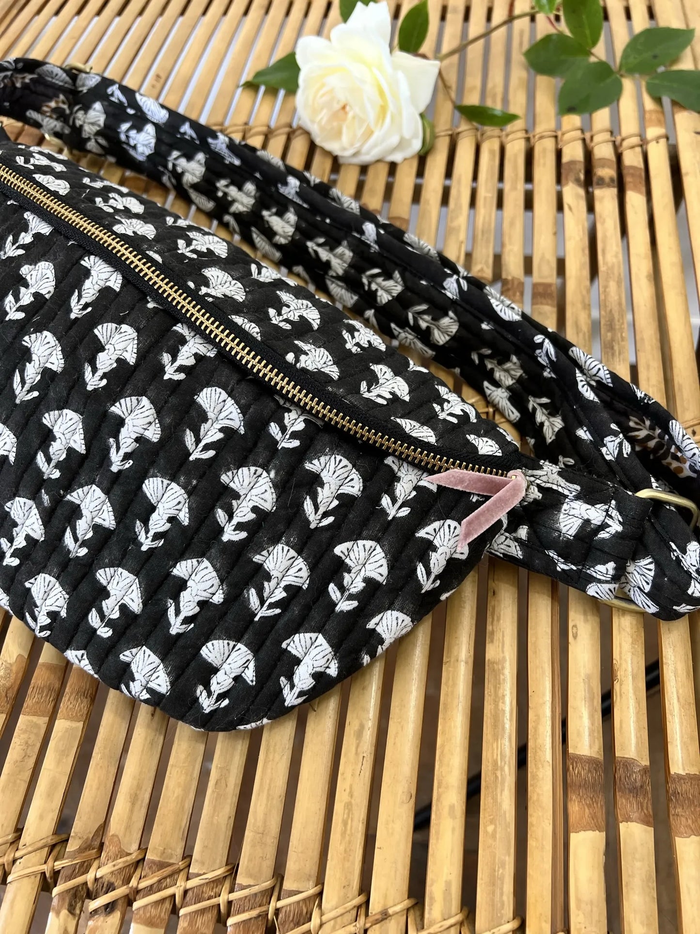 ojigi sac banane happy coton quilté block print œillet noir et blanc