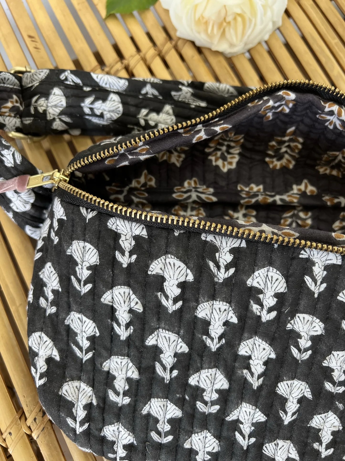 ojigi sac banane happy coton quilté block print œillet noir et blanc