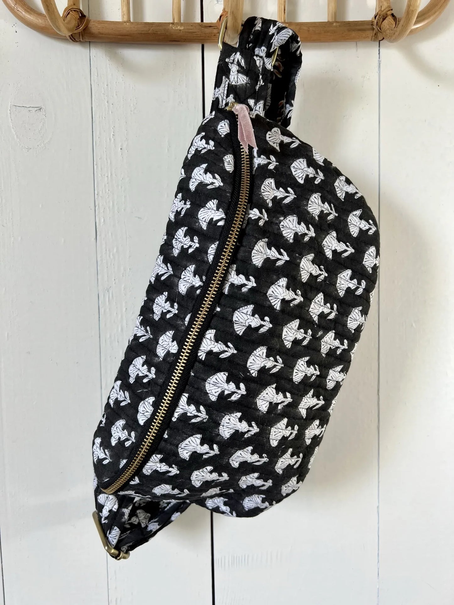 ojigi sac banane happy coton quilté block print œillet noir et blanc