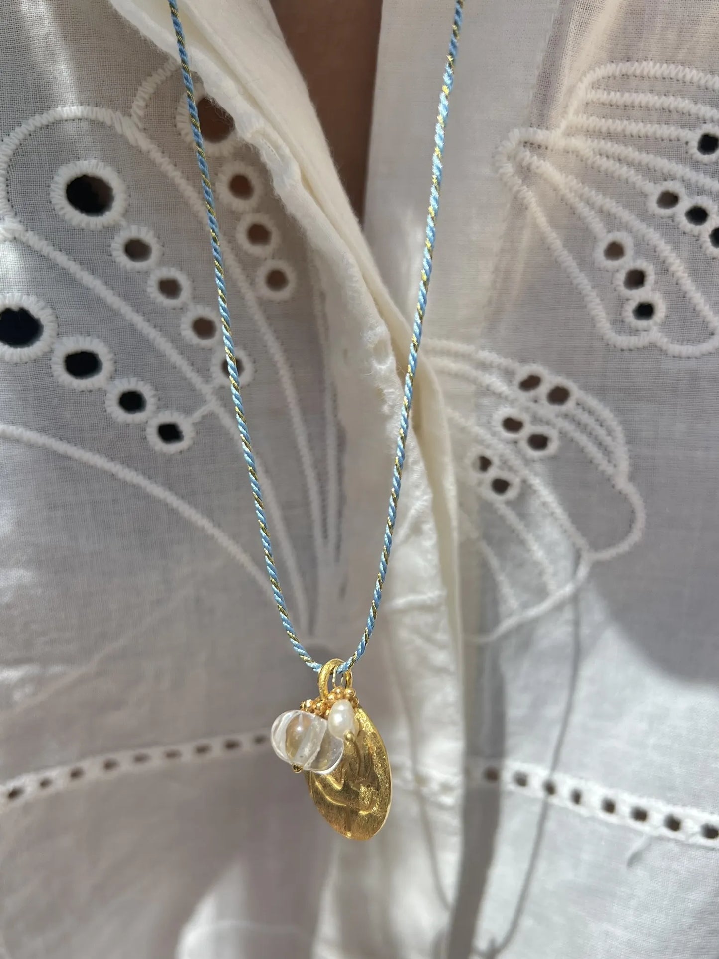 ojigi sautoir médaille cristal de roche