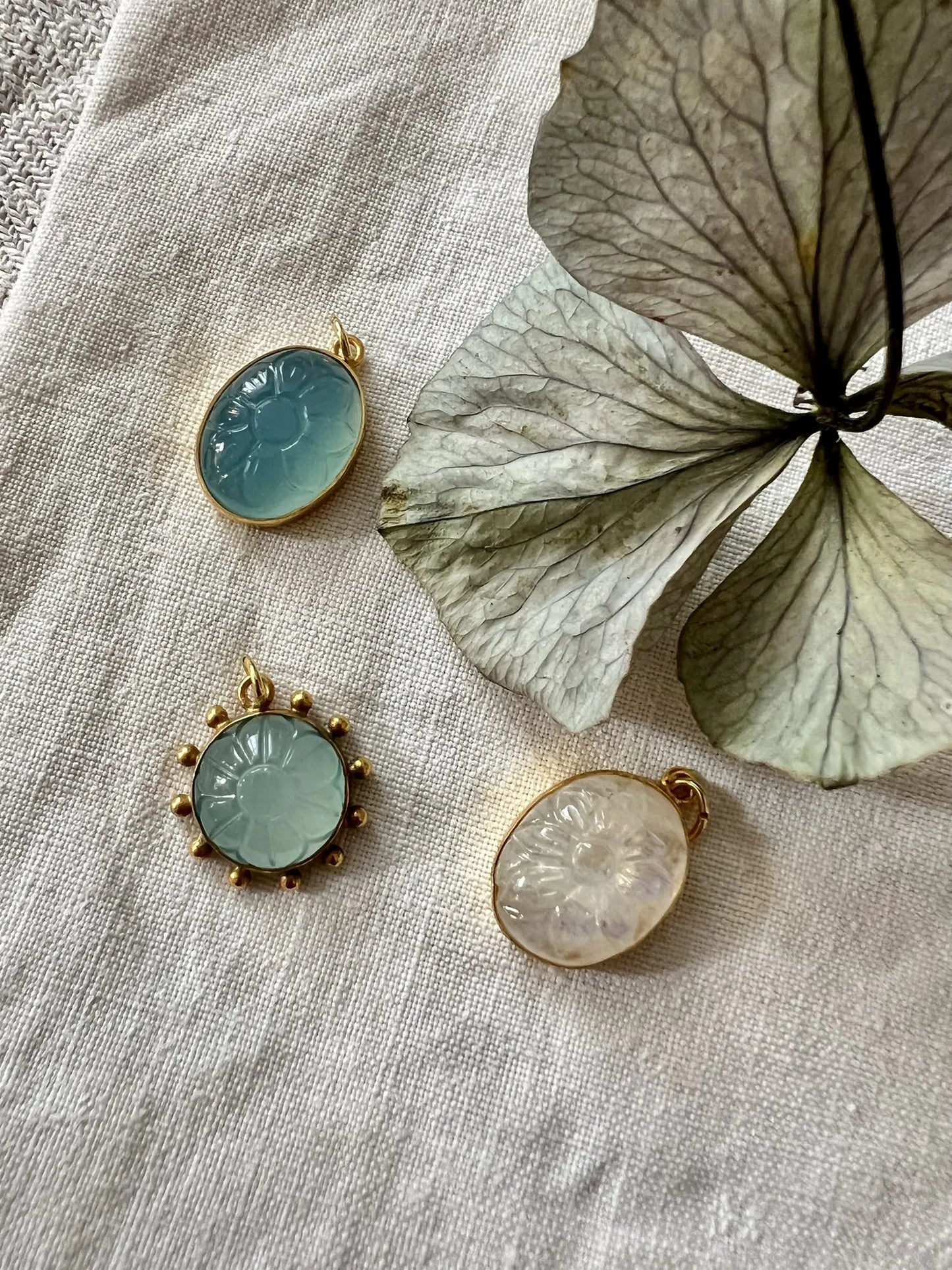 ojigi pendentif Bertille calcite bleue