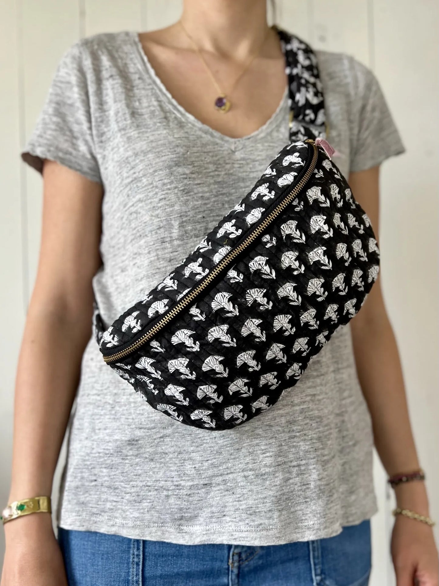 ojigi sac banane happy coton quilté block print œillet noir et blanc