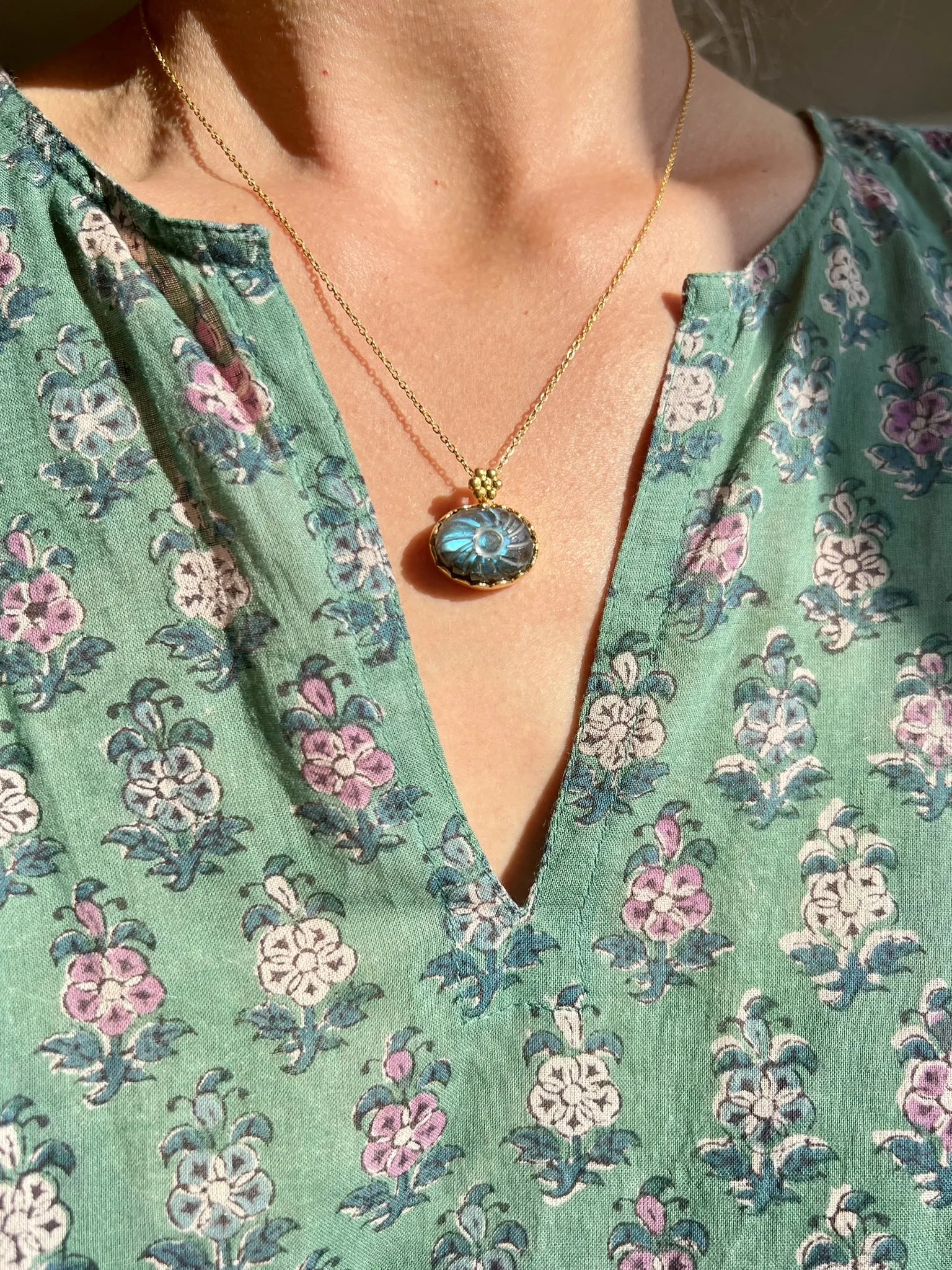 ojigi pendentif delight ovale couché