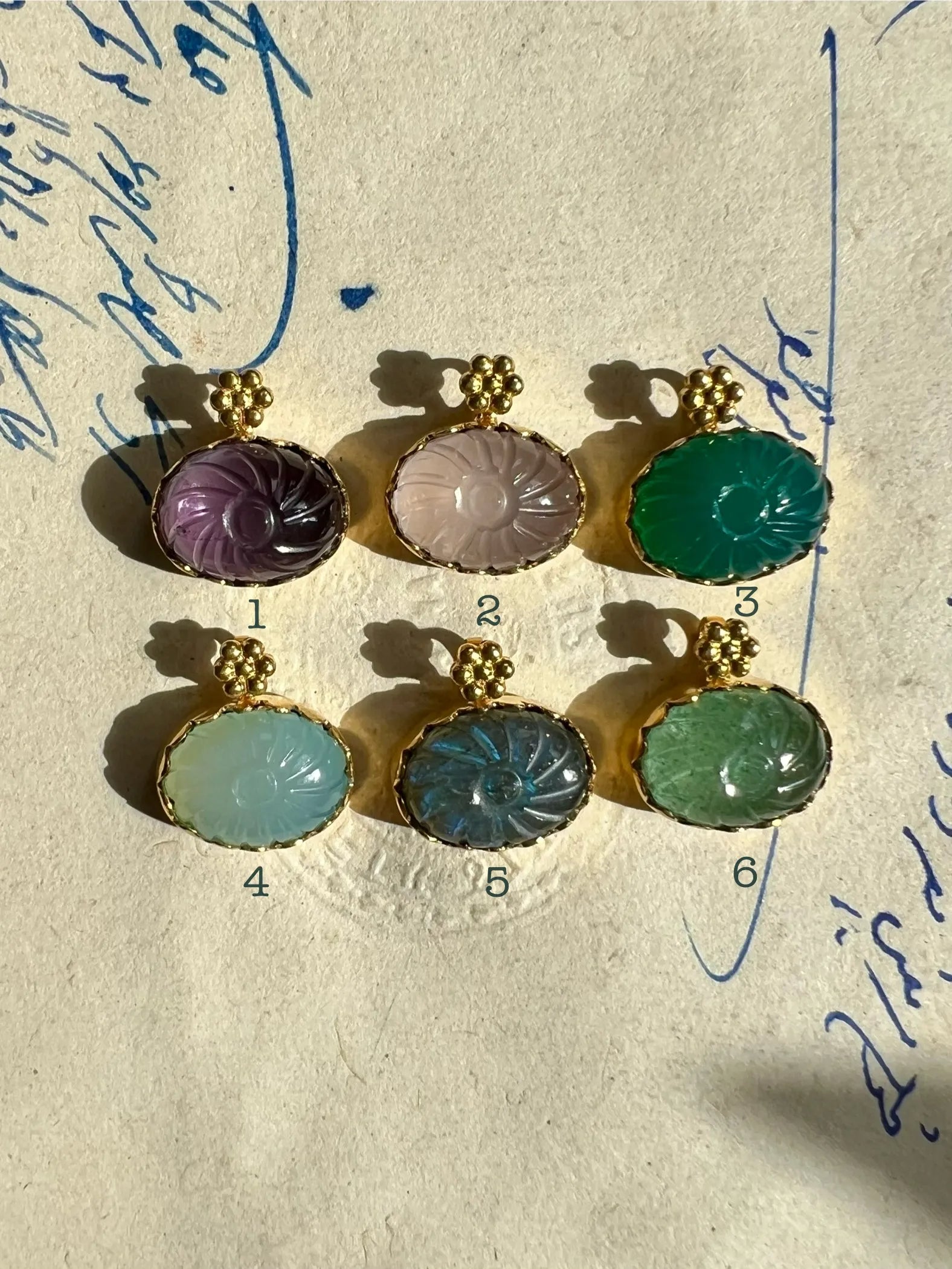 ojigi pendentif delight ovale couché