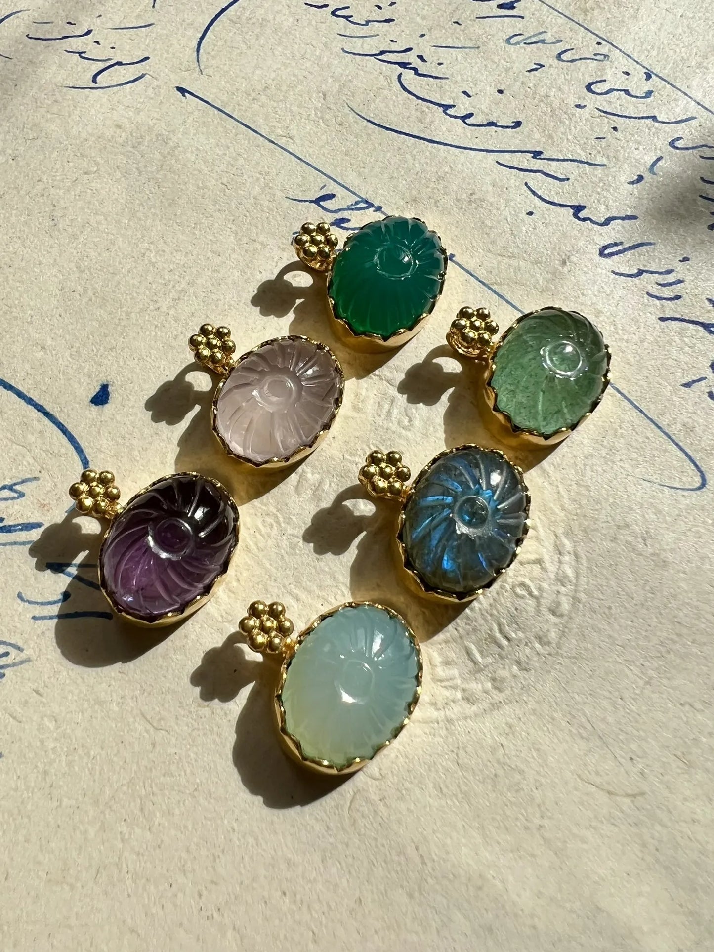 ojigi pendentif delight ovale couché