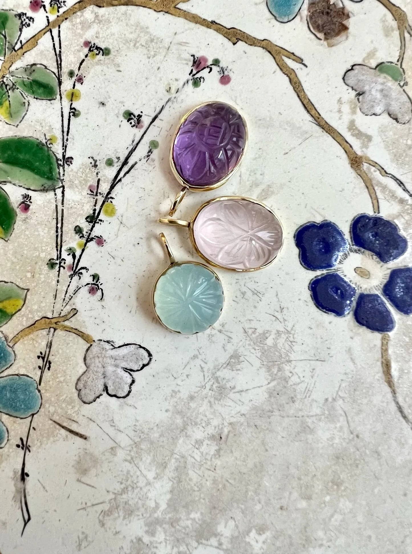 ojigi pendentif carving stone fleur ovale quartz rose