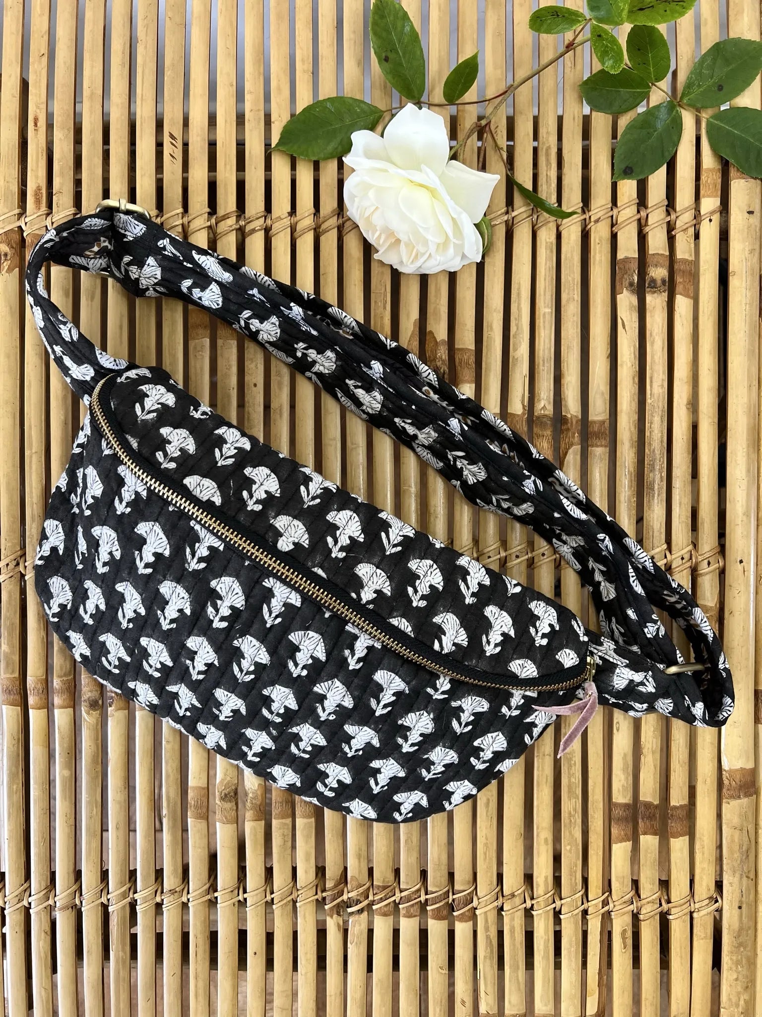 ojigi sac banane happy coton quilté block print œillet noir et blanc
