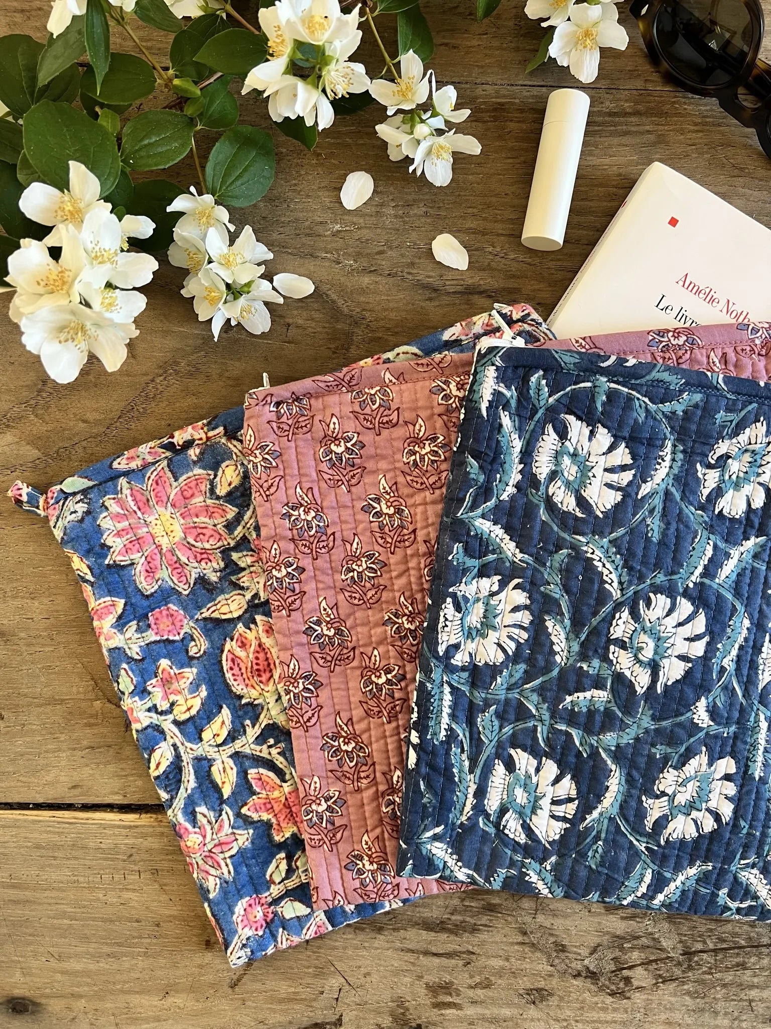 ojigi trousse Inès block print quilté bleu et rose
