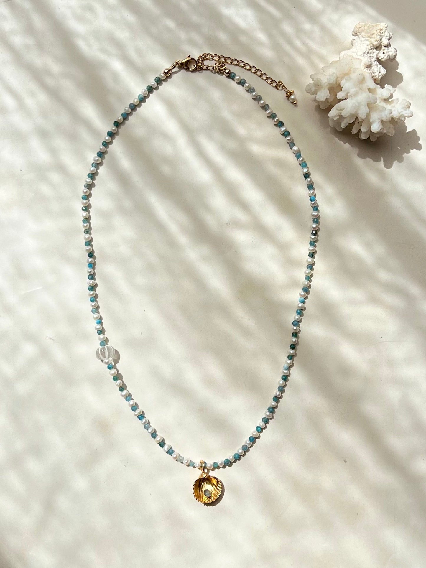 Collier LOCMARIA . Apatite et perles d'eau douce