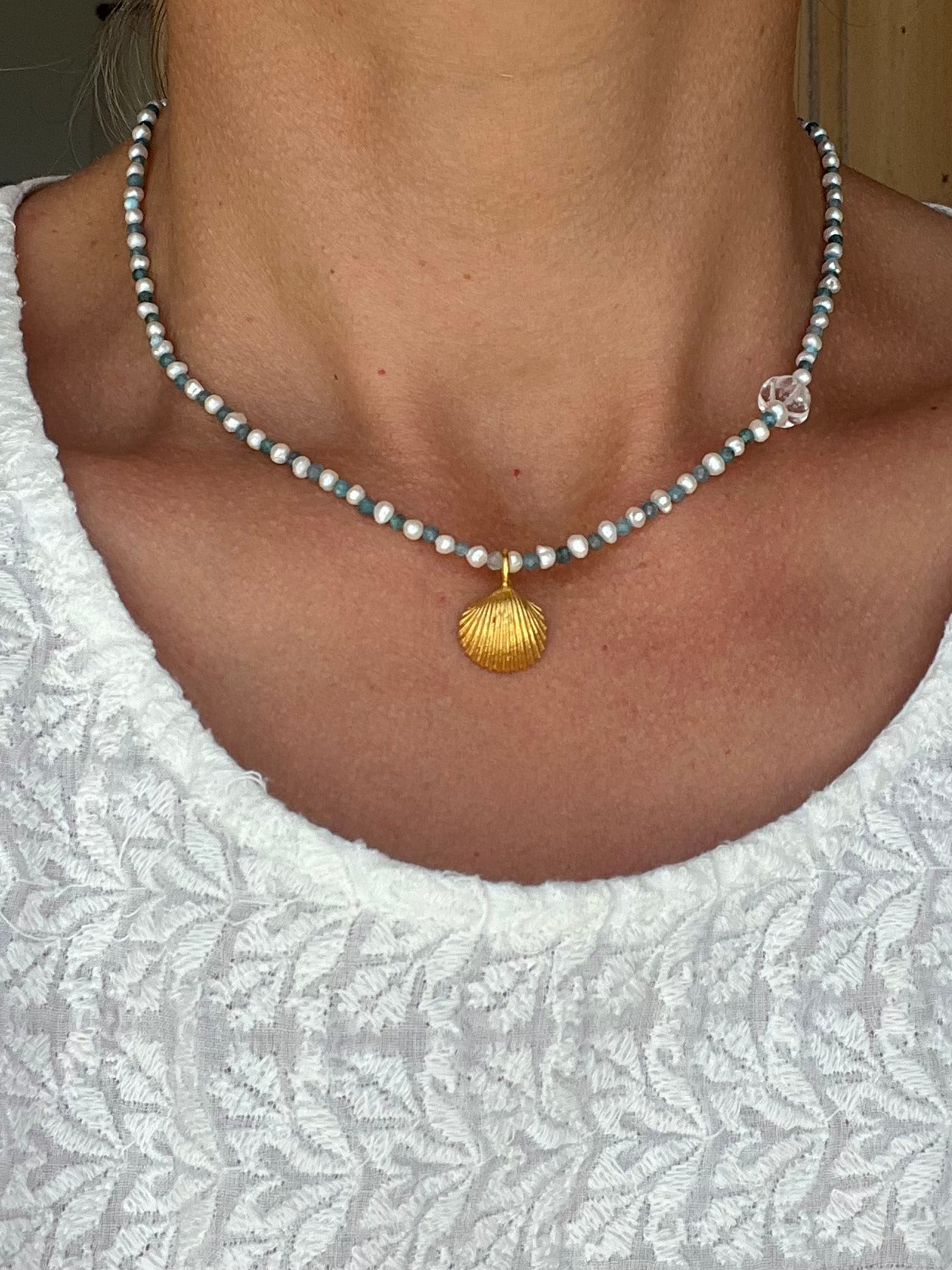 Collier LOCMARIA . Apatite et perles d'eau douce