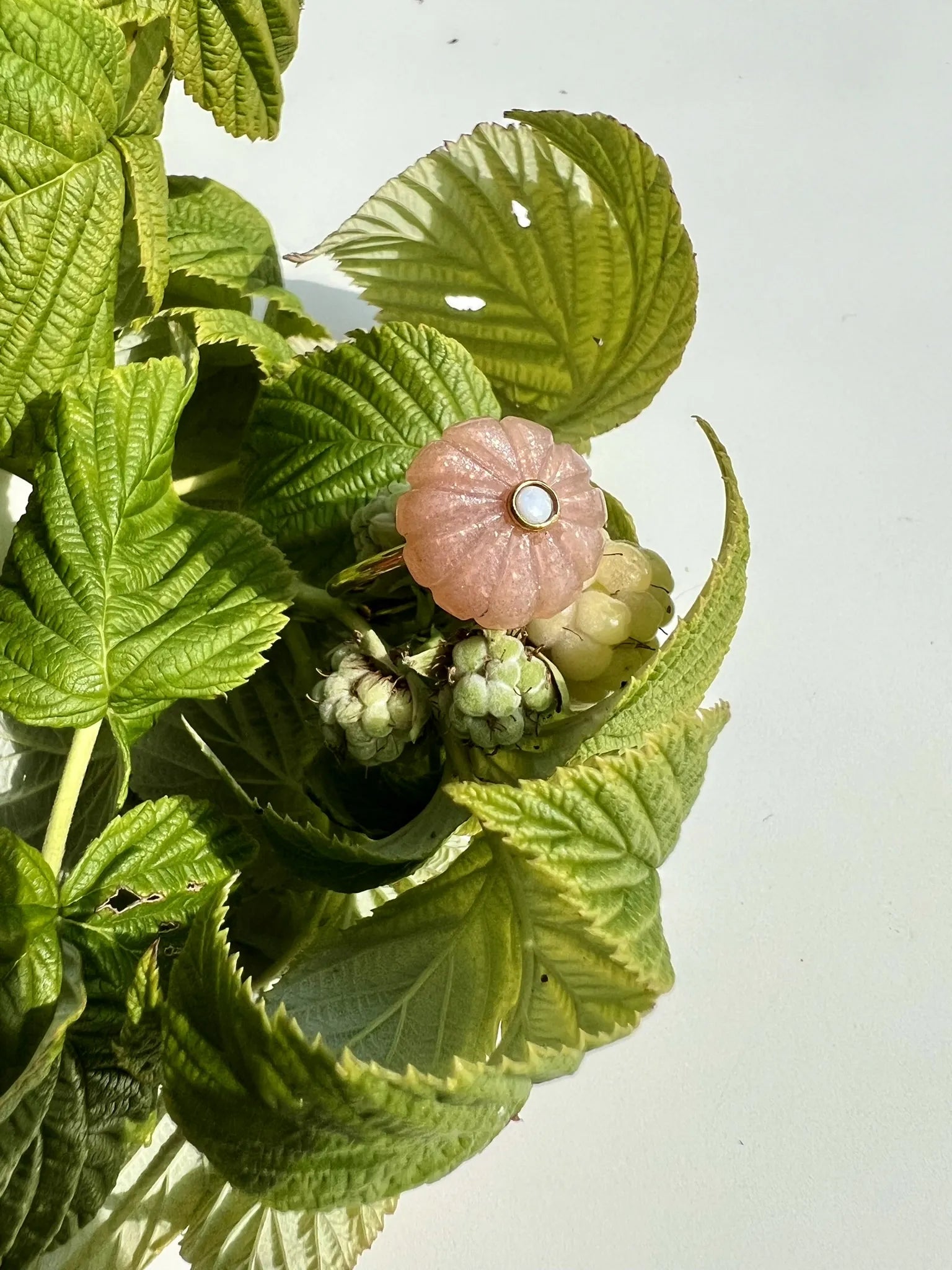 ojigi bague baie II pierre de soleil et opale rose