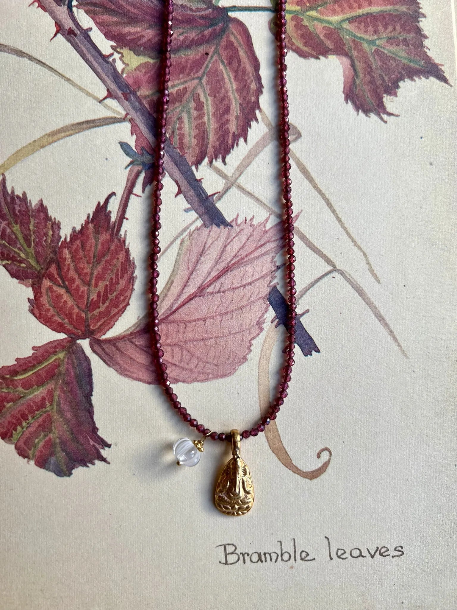 ojigi collier grenat amulette ganesh