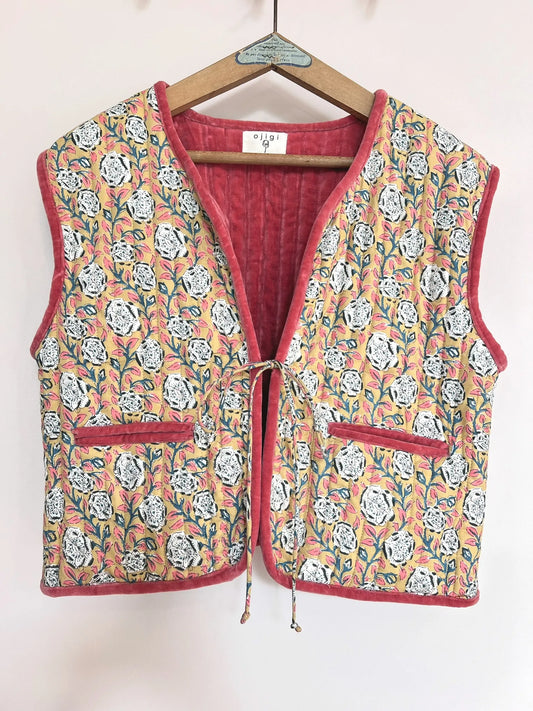 ojigi gilet matelassé sans manche velours et block print groseille