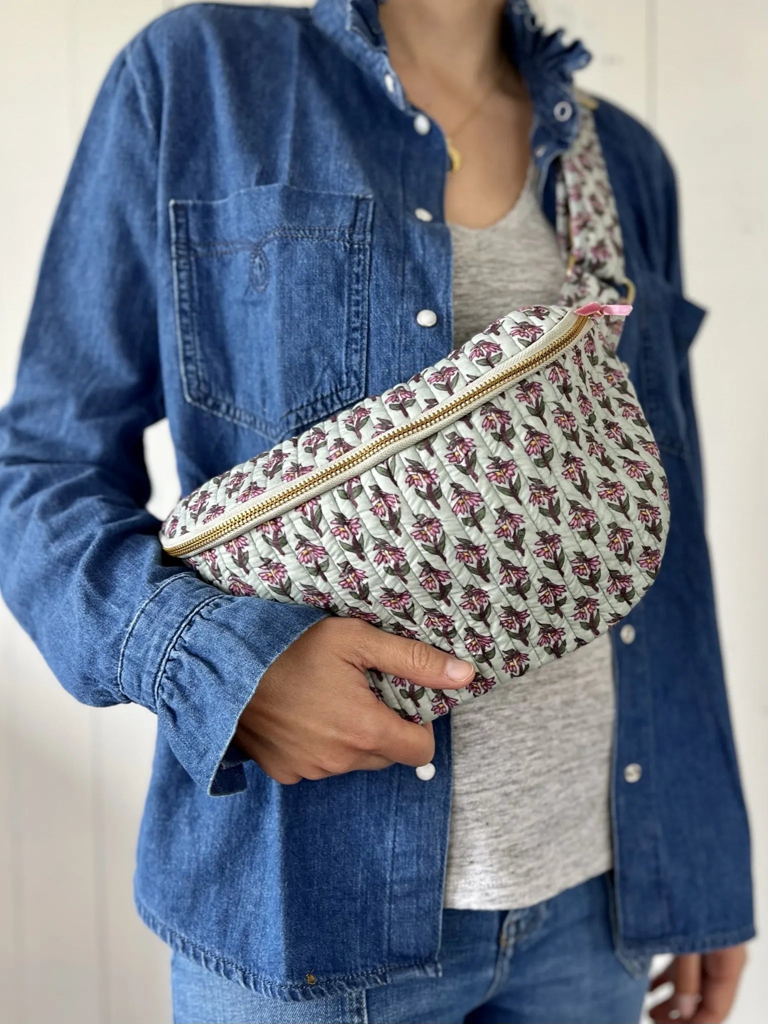 ojigi sac banane happy coton quilté block print cyclamen vert de gris et rose