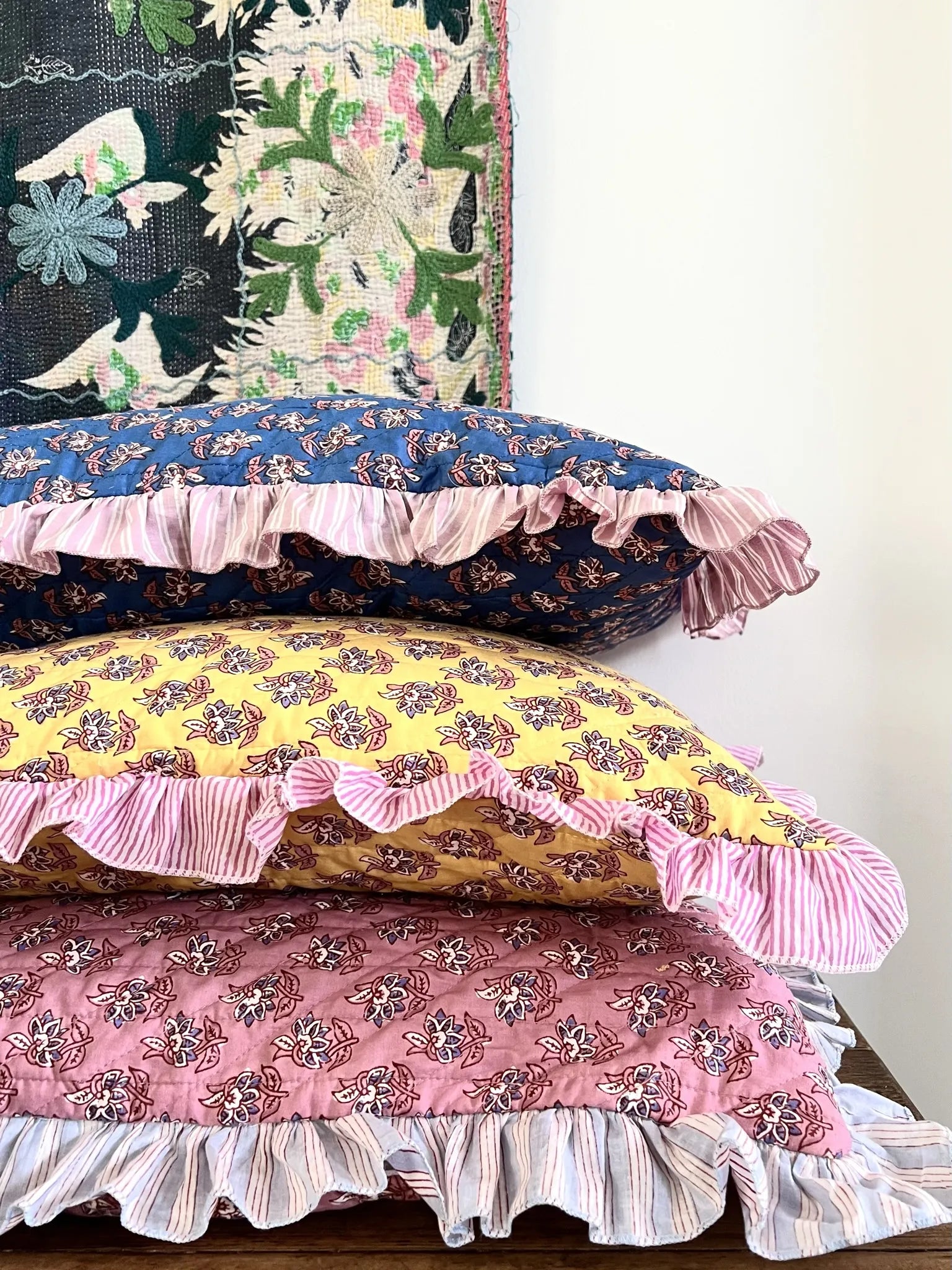 ojigi housse de coussin matelassée coton block print à volants