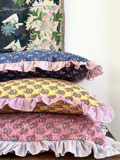 ojigi housse de coussin matelassée coton block print à volants