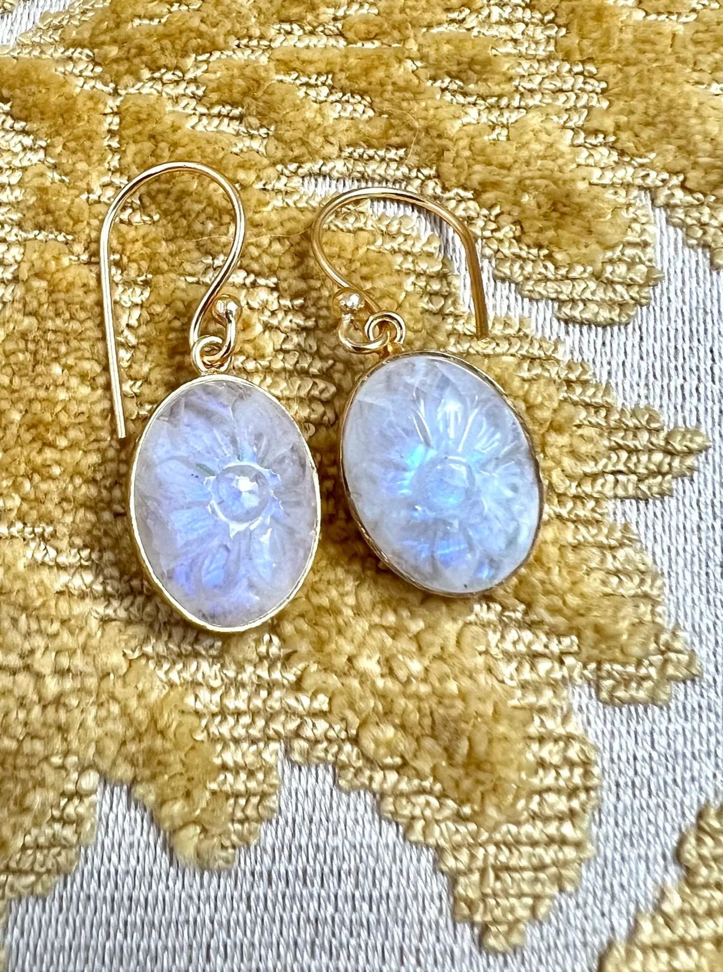 ojigi boucles d'oreilles fleur ovale pierre de lune