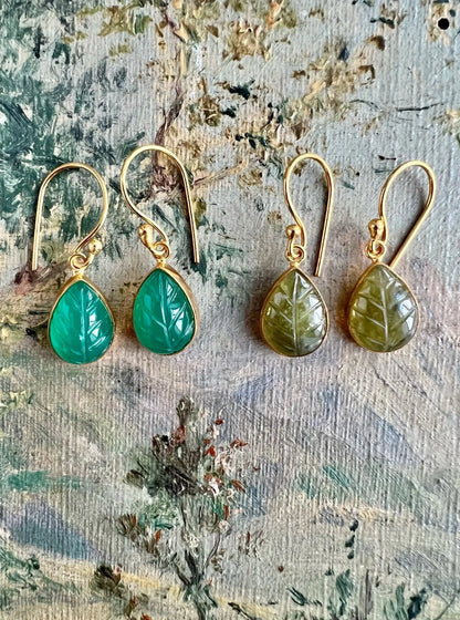 ojigi boucles d'oreilles dormeuses feuille onyx verte