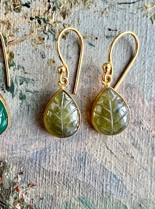 ojigi boucles d'oreilles dormeuses carving stone feuille vasonite