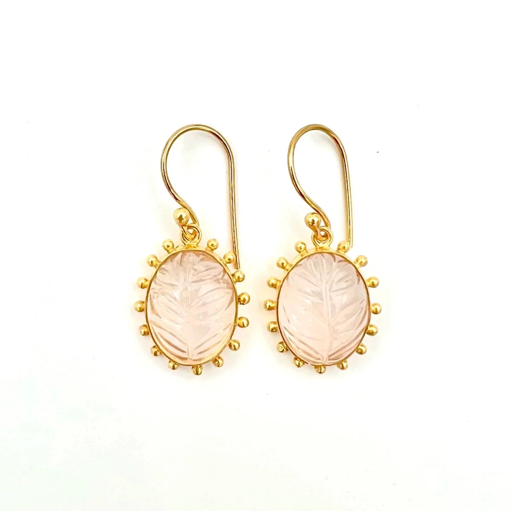 ojigi boucles d'oreilles dormeuses carving stone palme quartz rose