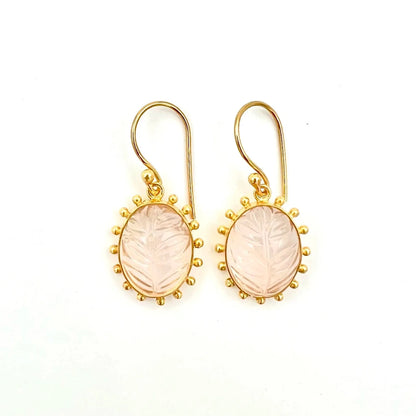 ojigi boucles d'oreilles dormeuses carving stone palme quartz rose